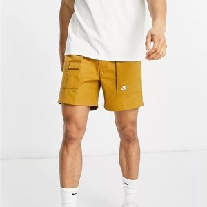 NIKE REISSUE PACK WOVEN SHORTS IN TAN-BROWN - SIZE LARGE MEN’S